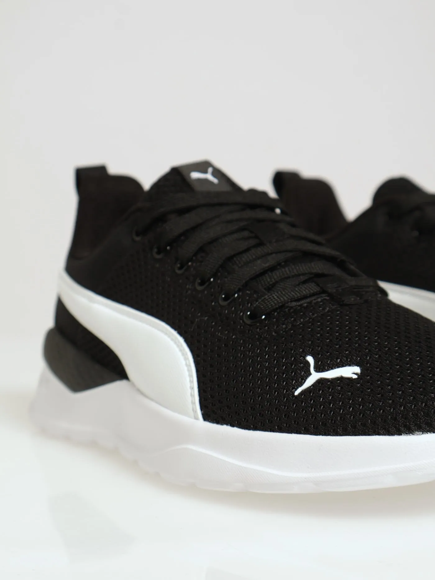 Anzarun Lite Lace Up Trainer - Black/White