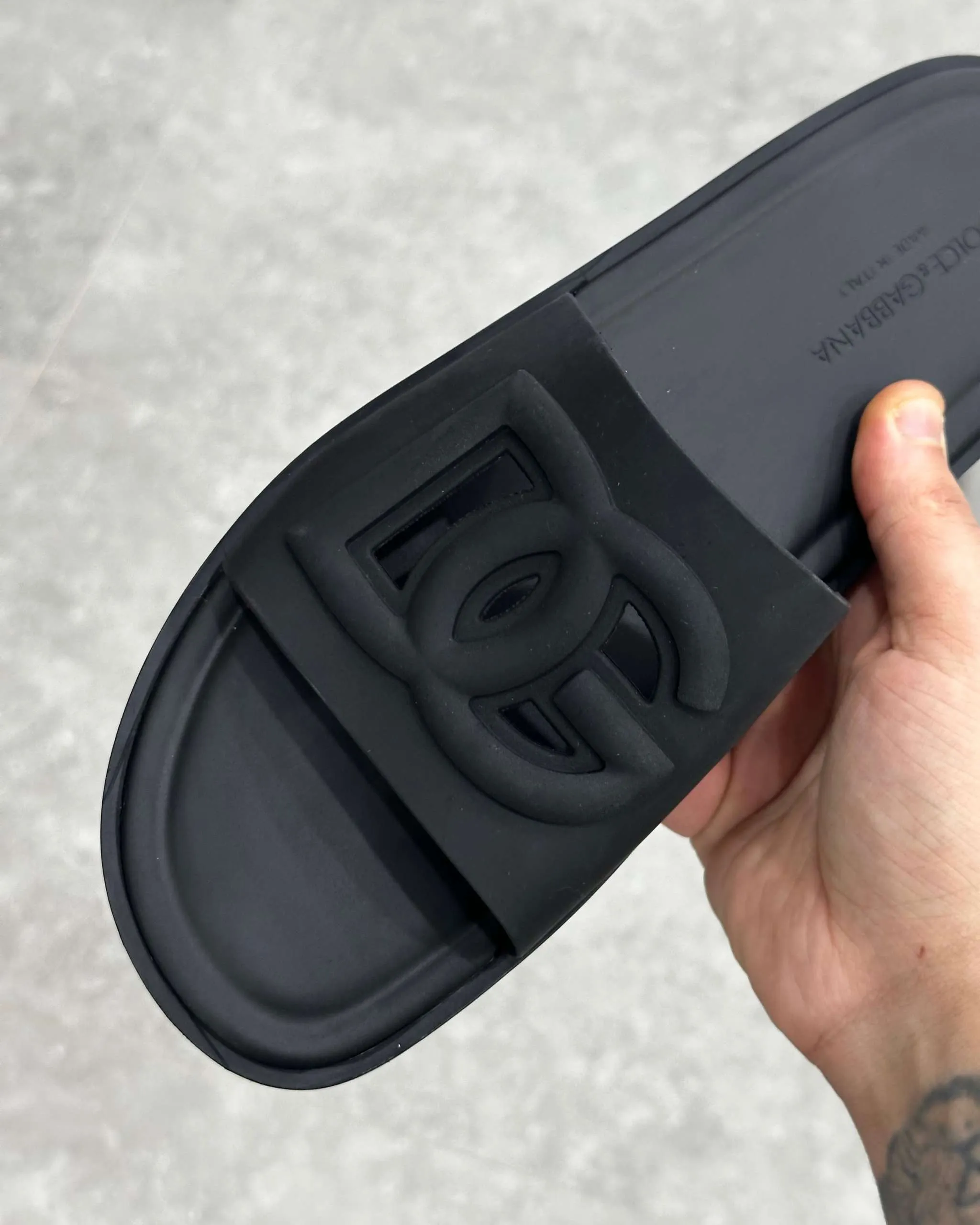 DG Rubber sliders in Black