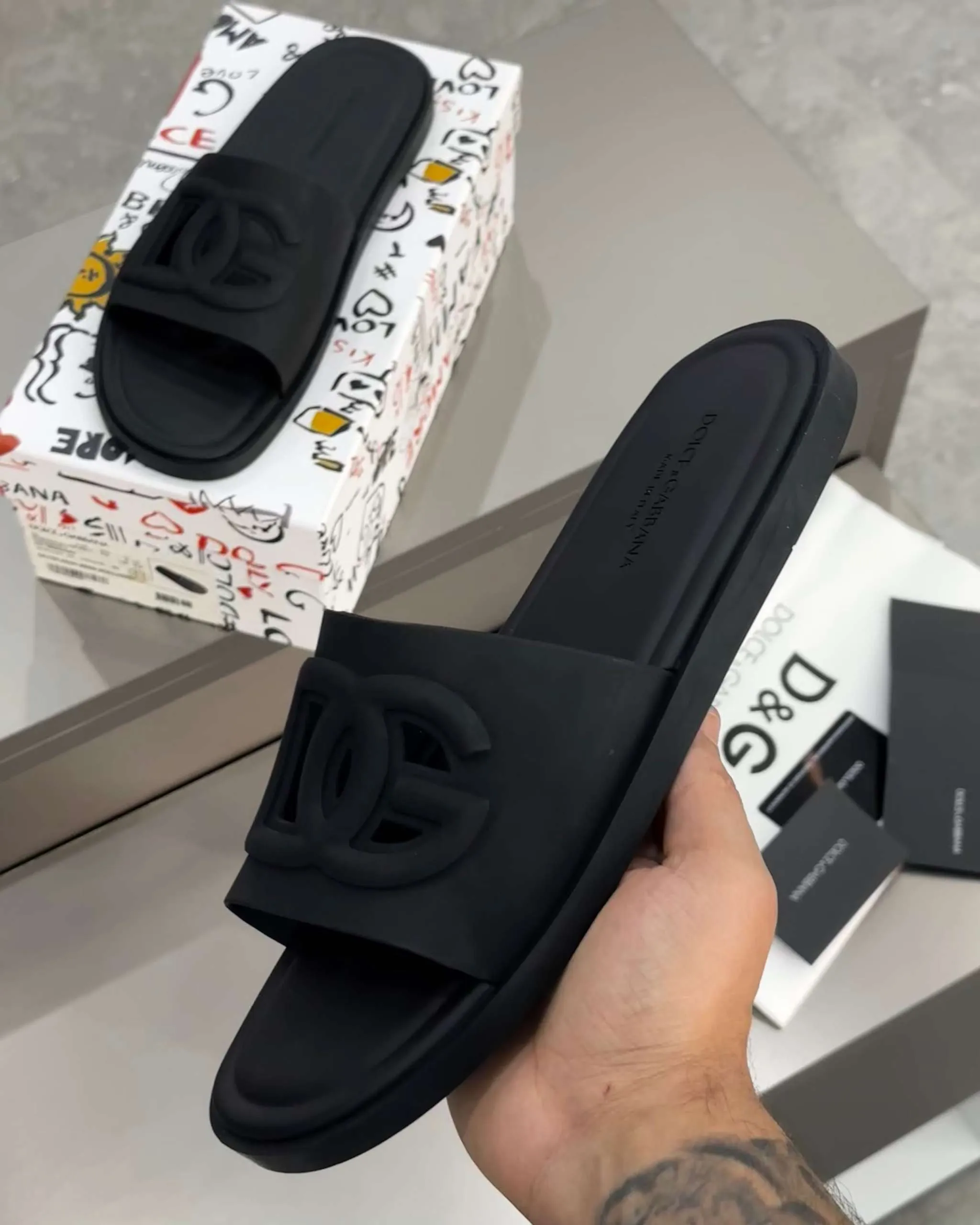DG Rubber sliders in Black