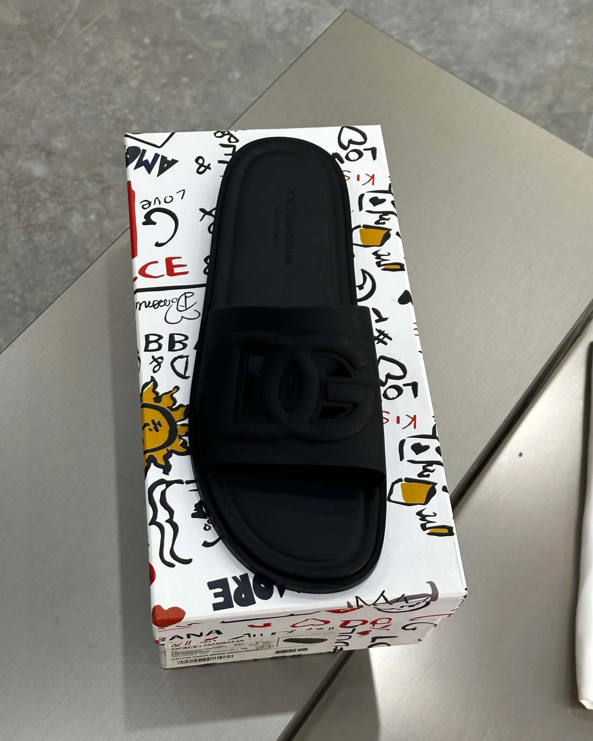 DG Rubber sliders in Black