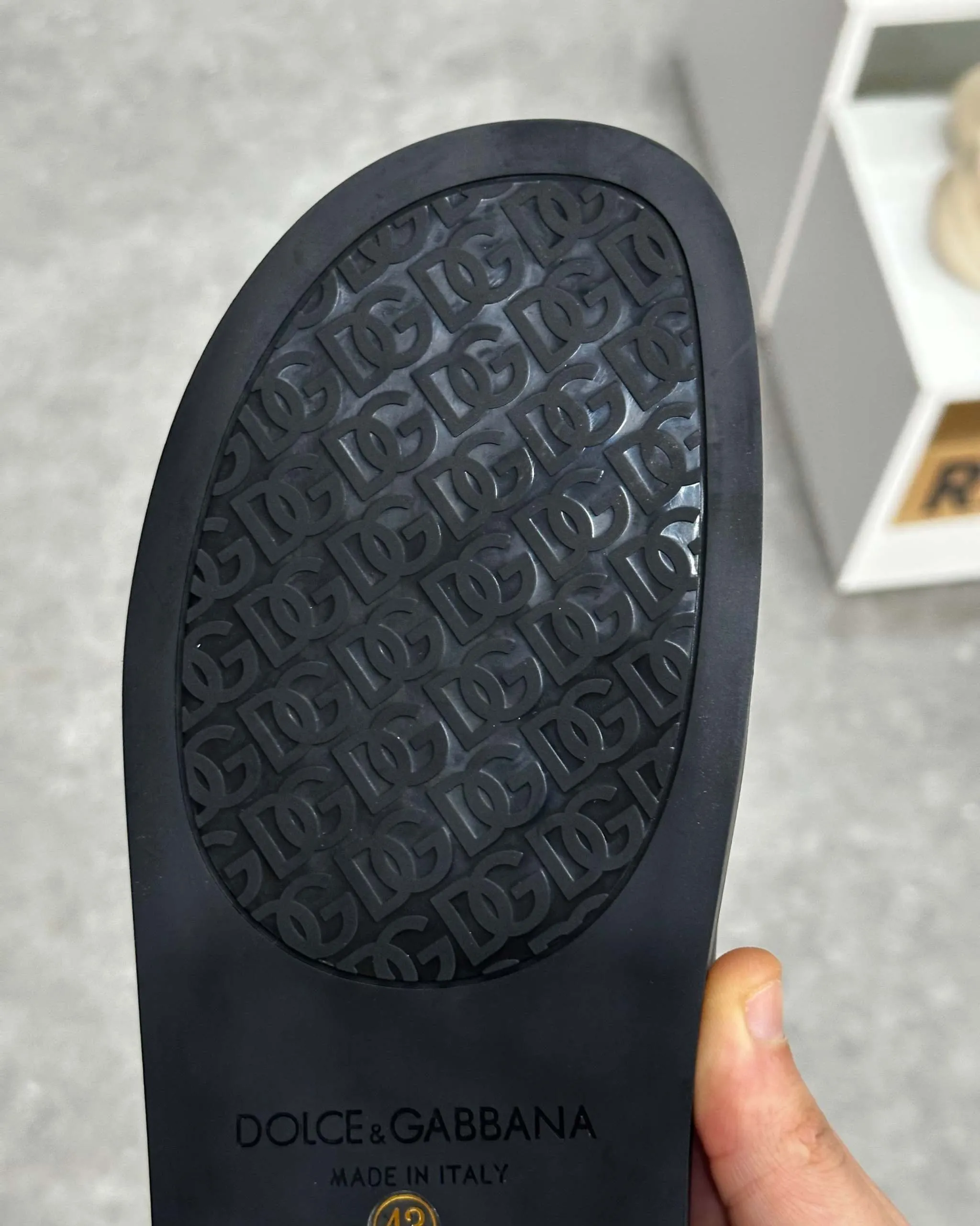 DG Rubber sliders in Black