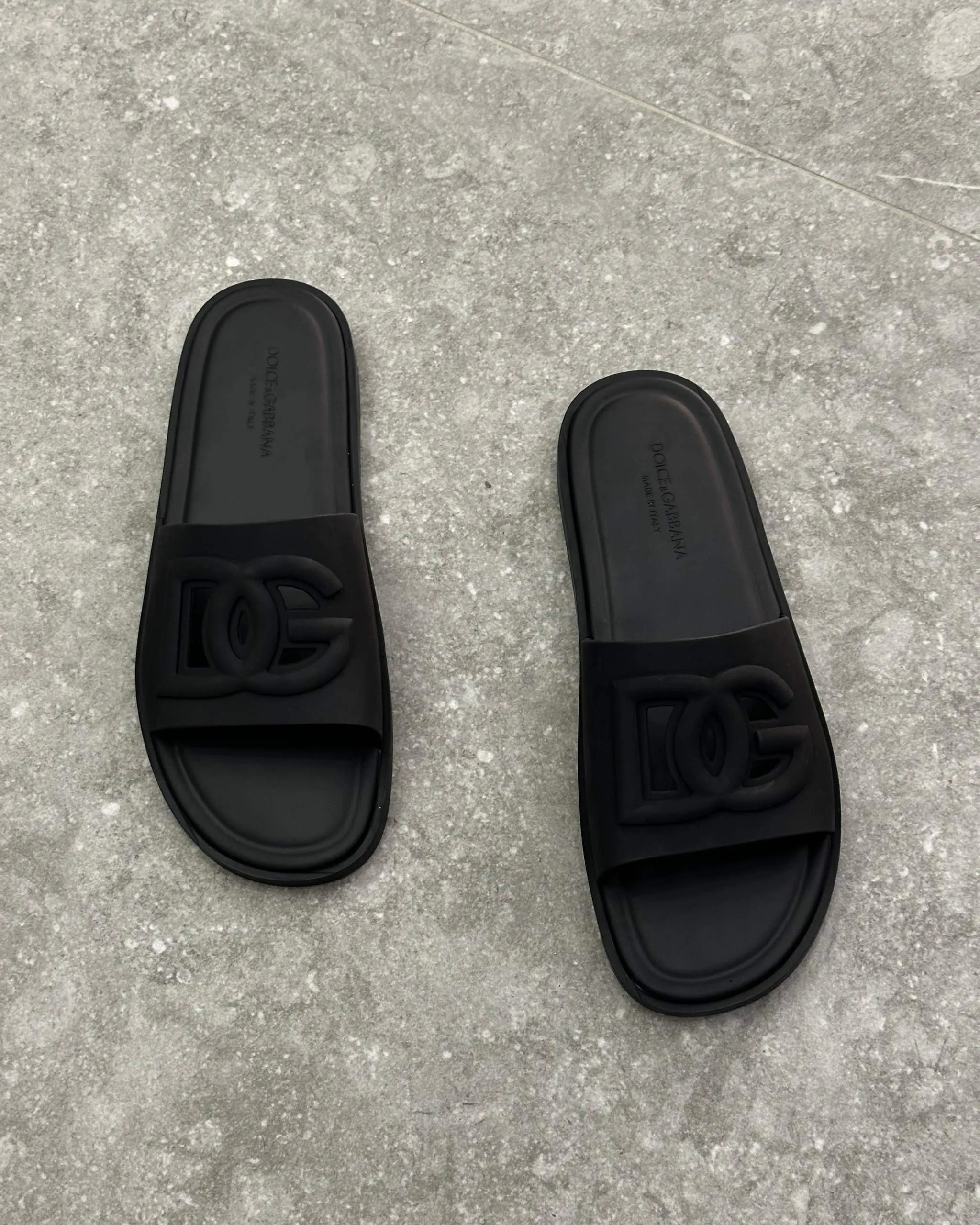 DG Rubber sliders in Black