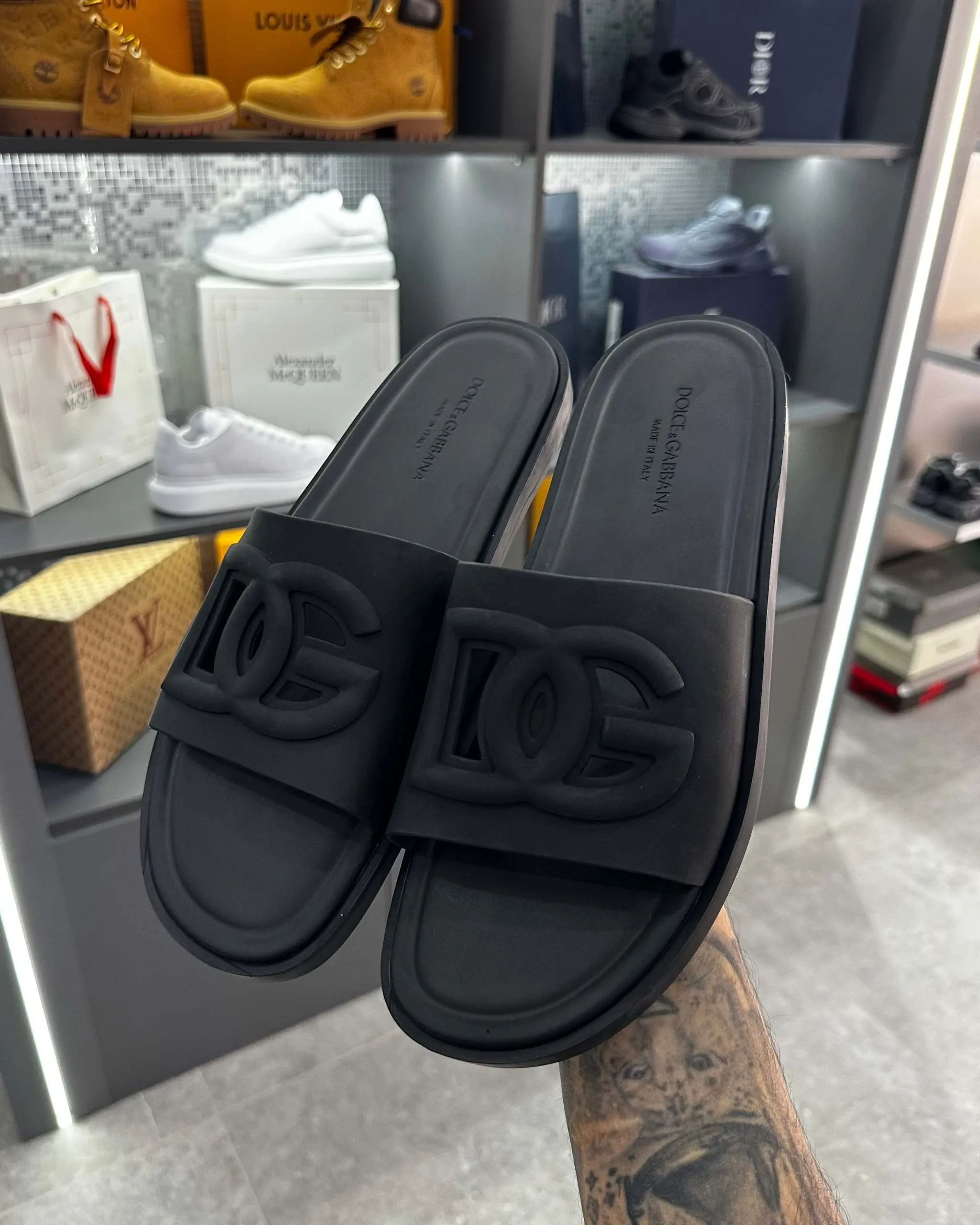 DG Rubber sliders in Black