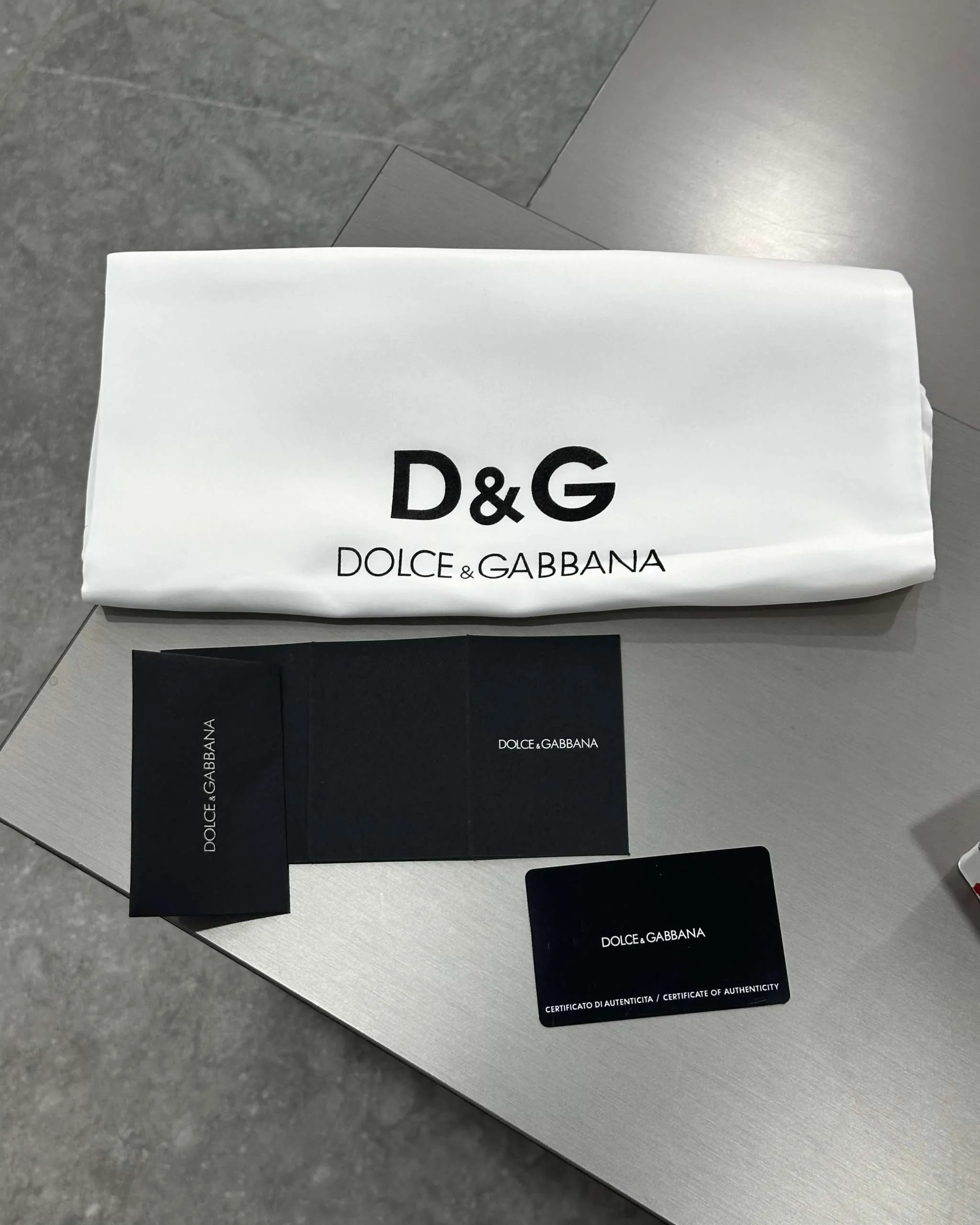 DG Rubber sliders in Black