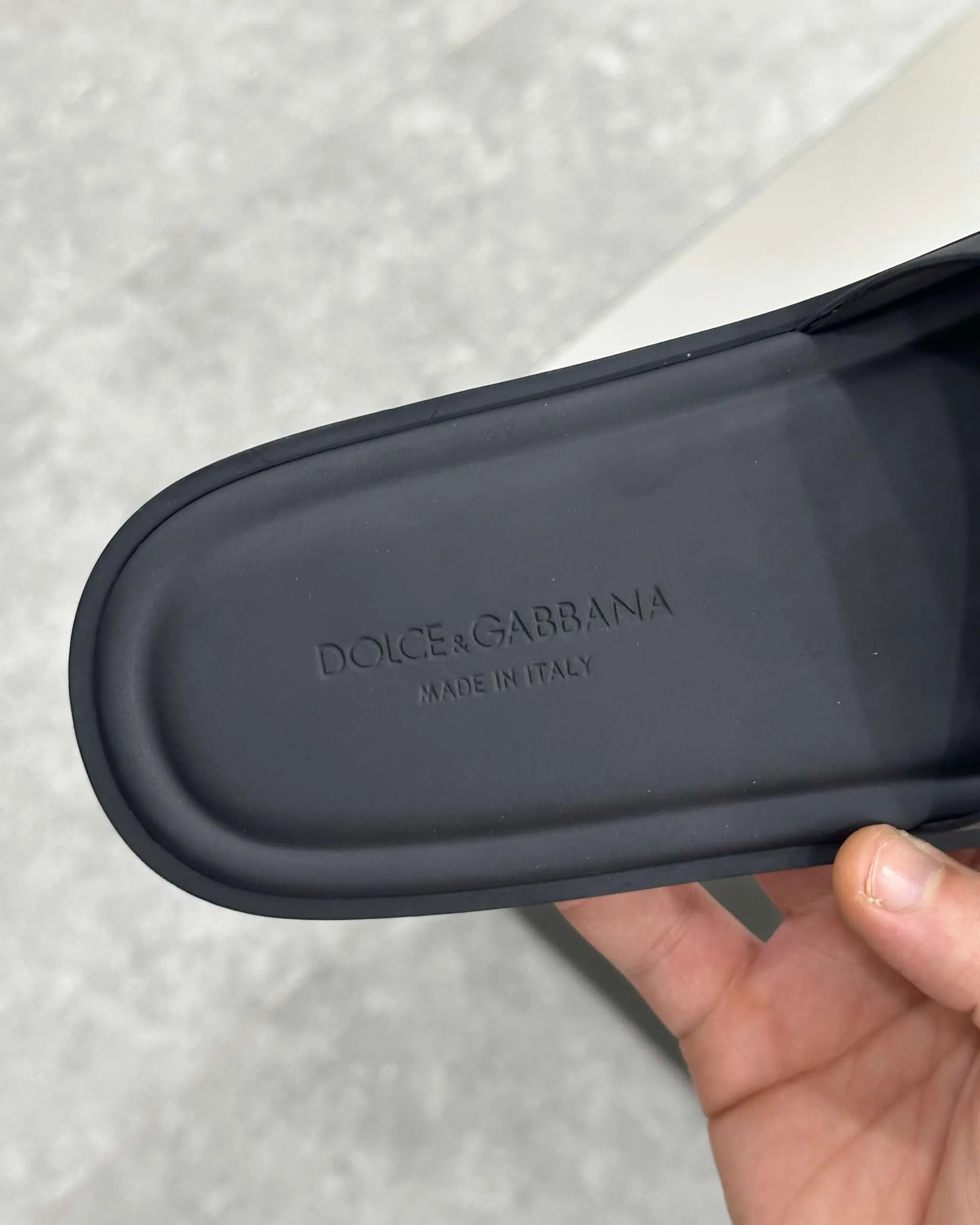 DG Rubber sliders in Black