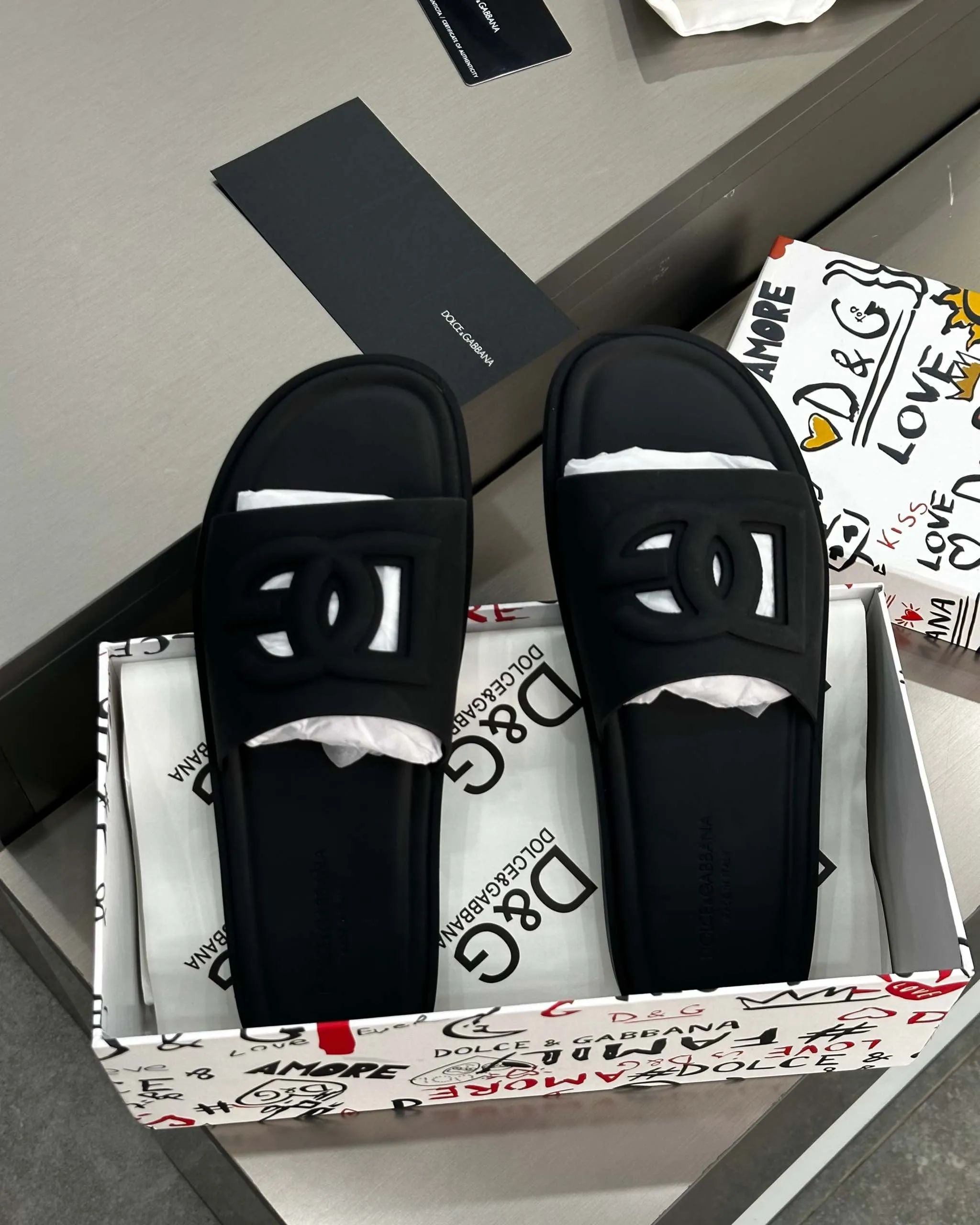DG Rubber sliders in Black