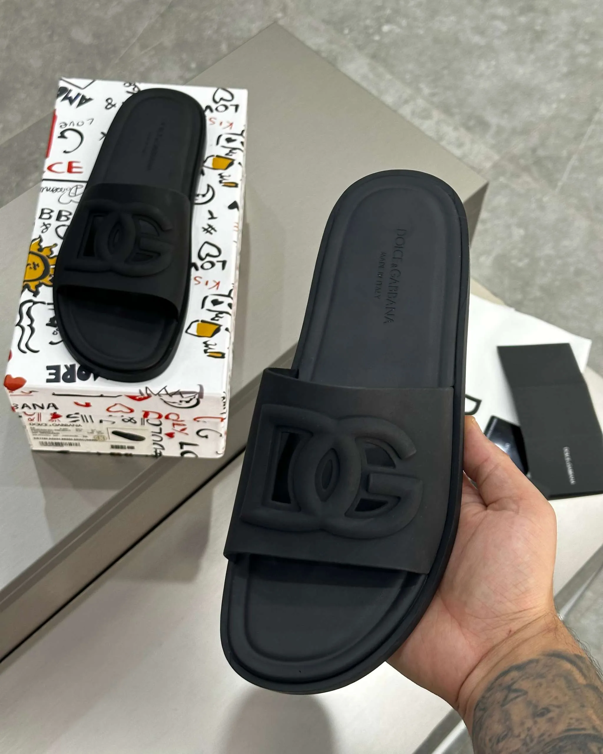 DG Rubber sliders in Black