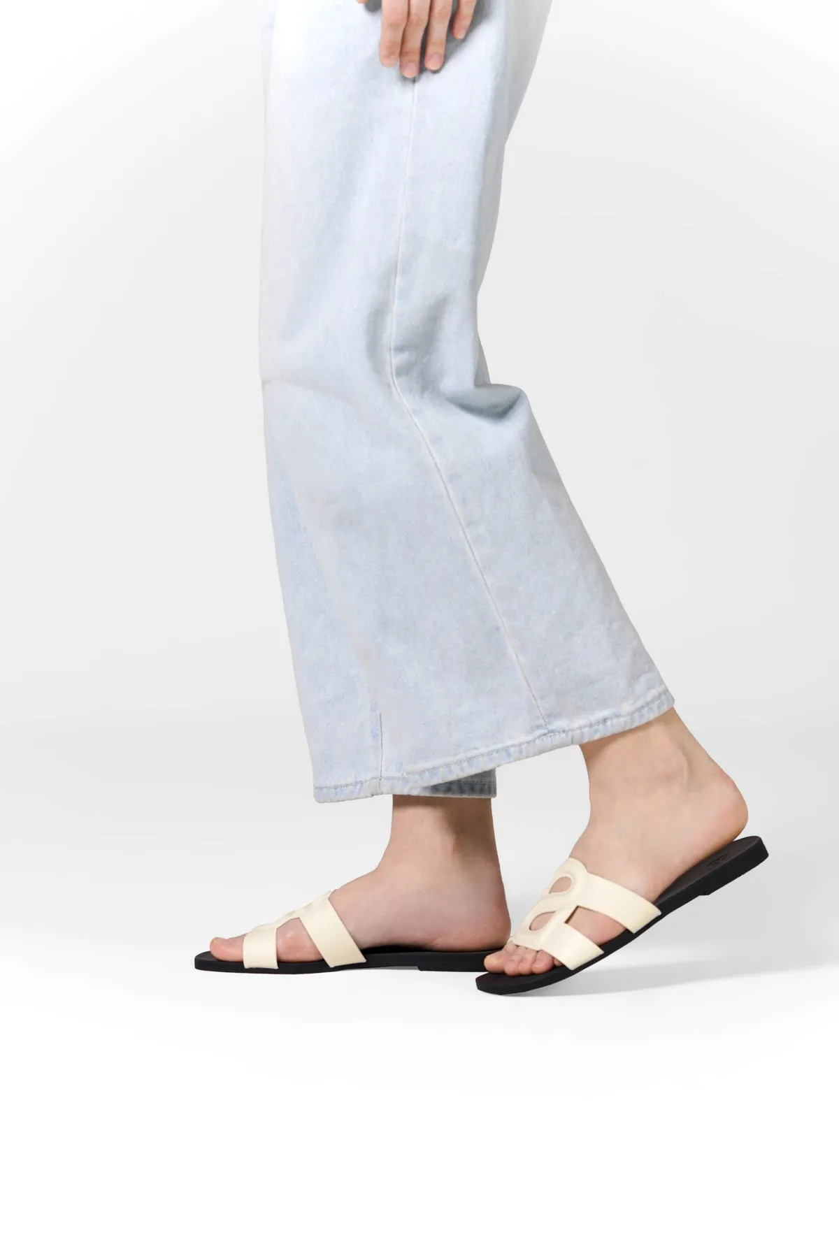 Kefi Slide Sandal - White Black
