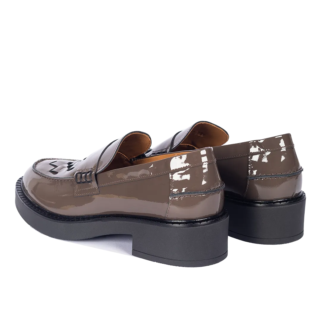 Loafer with braid detail