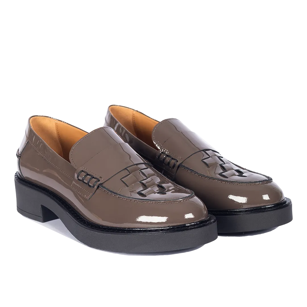 Loafer with braid detail