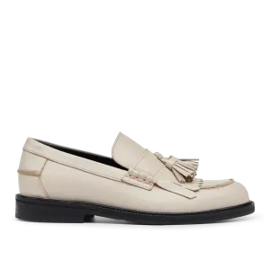 Loafer with tassels