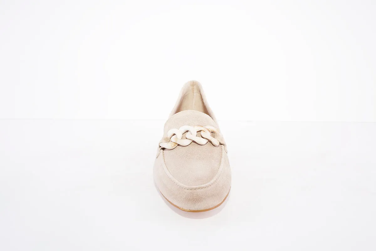 MARIA JAEN - 4015 FASHION LOAFER WITH CHAIN DETAIL - BEIGE SUEDE