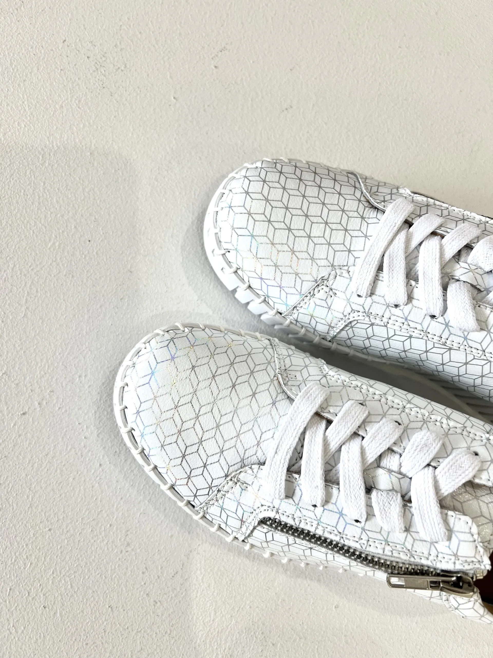 MEDUSA TRAINER || WHITE/SILVER GEO