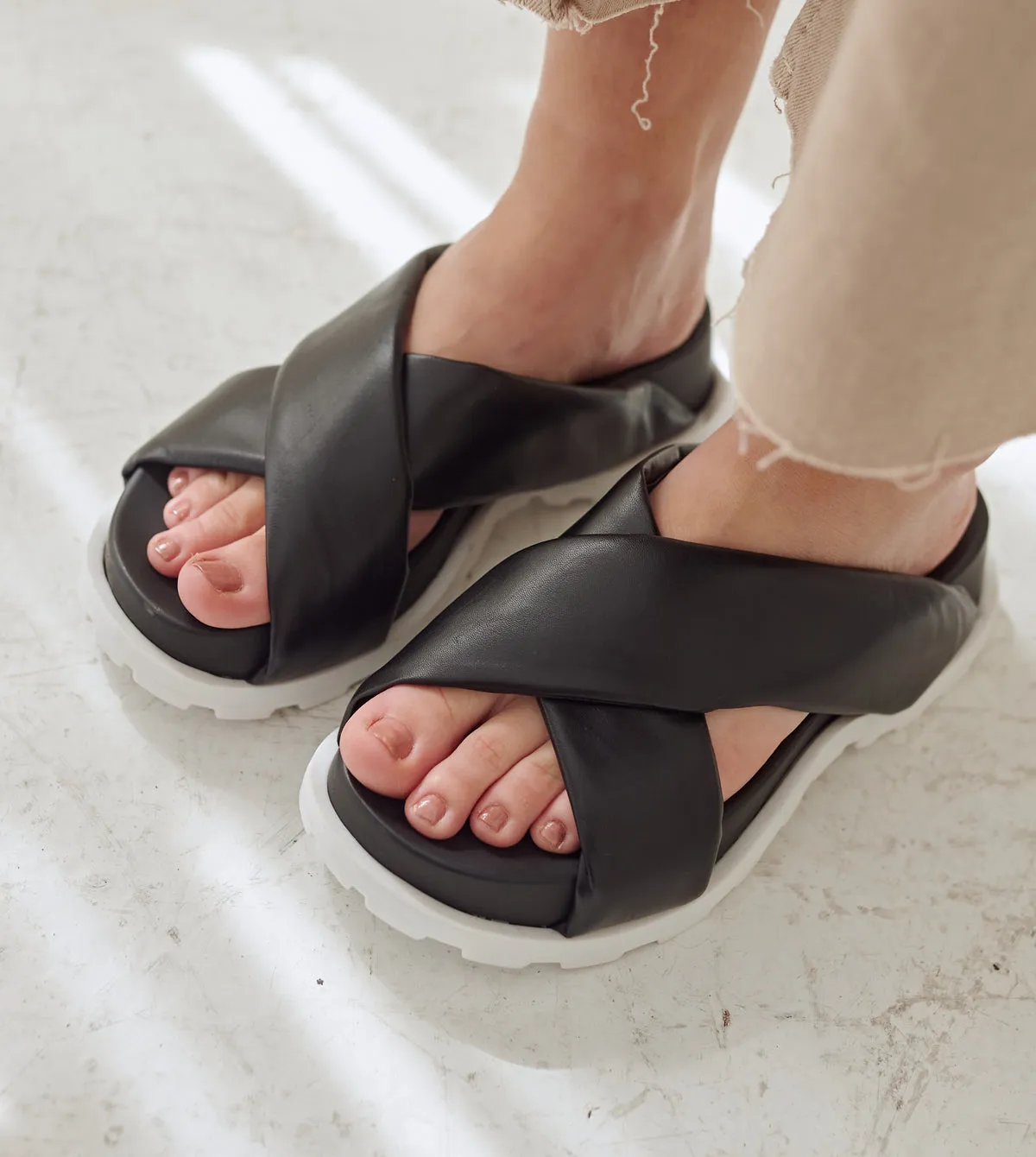Perenna Slides by Sempre Di