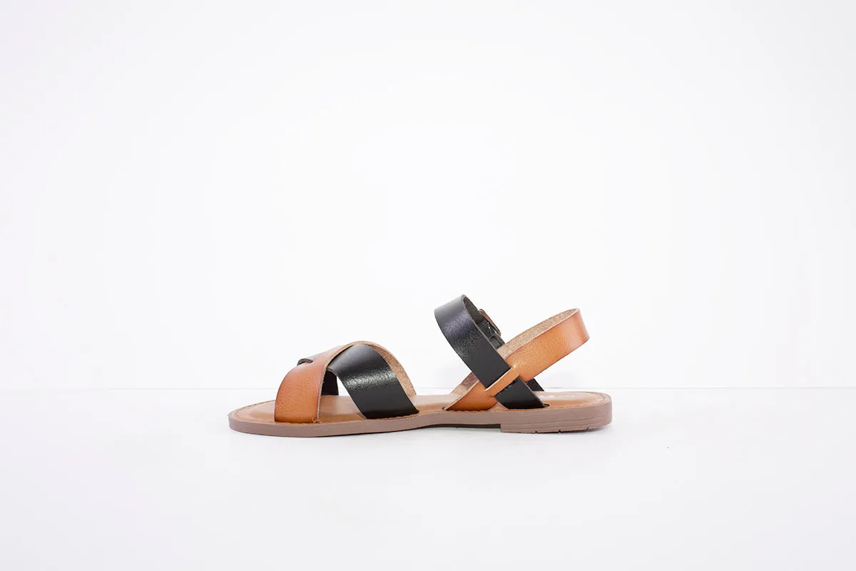 REFRESH- 79293- FLAT FASHION STRAP SANDAL - BLACK/TAN