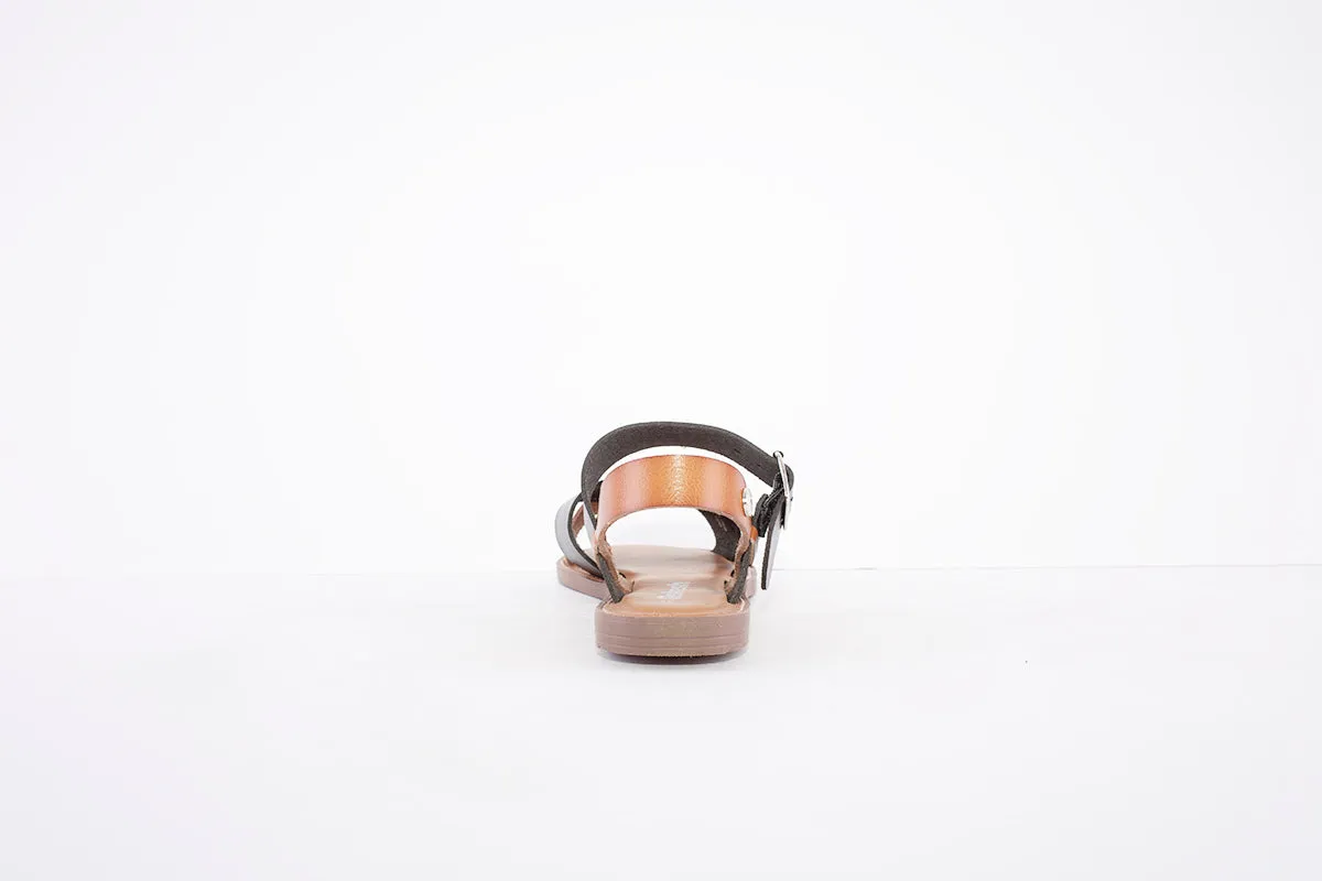 REFRESH- 79293- FLAT FASHION STRAP SANDAL - BLACK/TAN