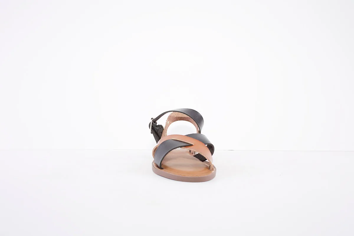 REFRESH- 79293- FLAT FASHION STRAP SANDAL - BLACK/TAN