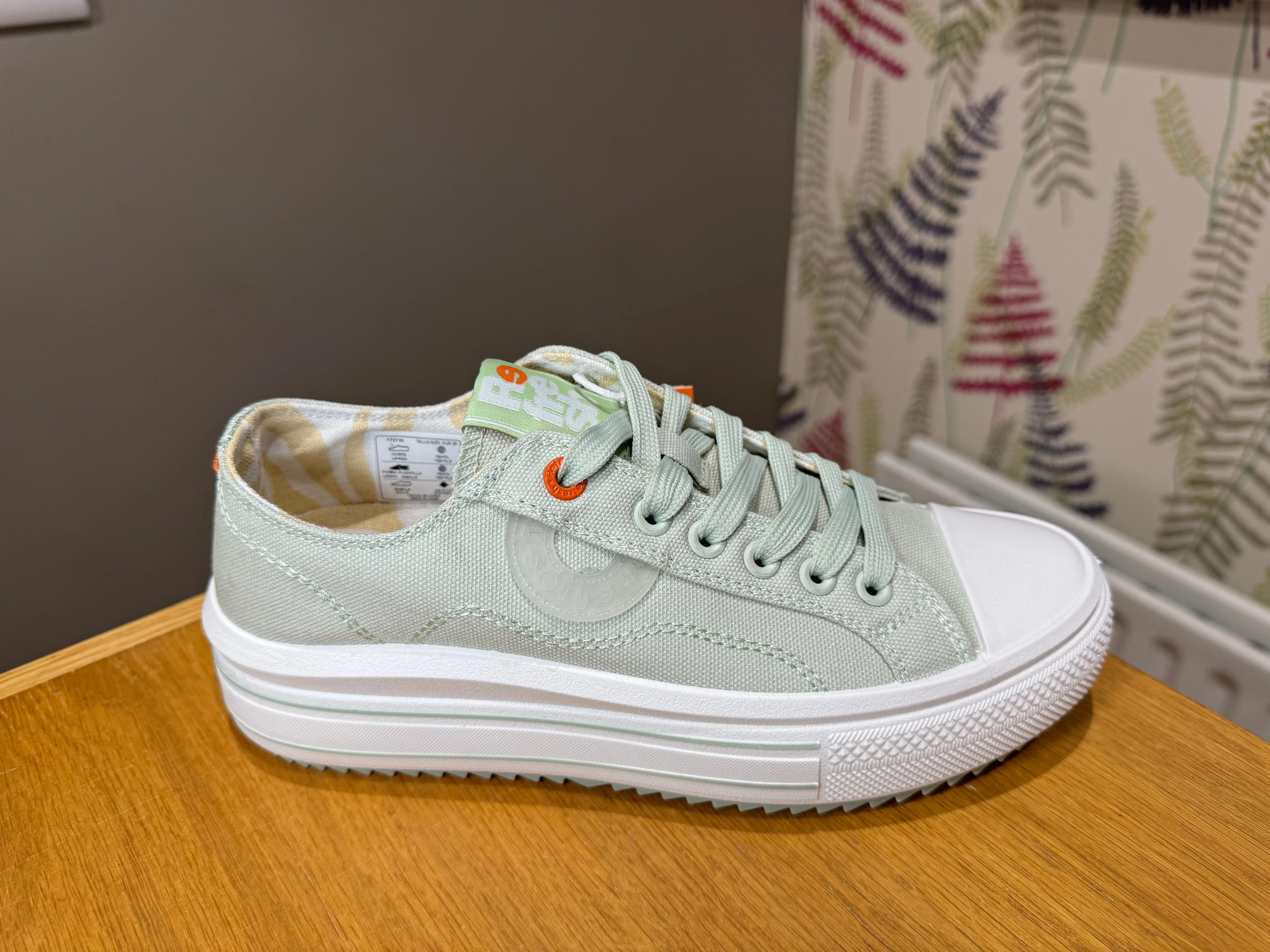 Refresh Aqua Canvas Trainer