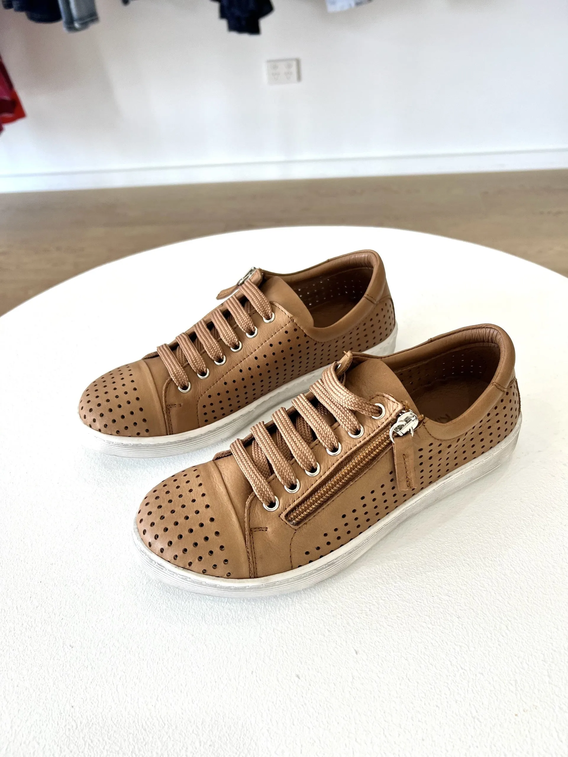 TARDEK LEATHER TRAINER || TAN
