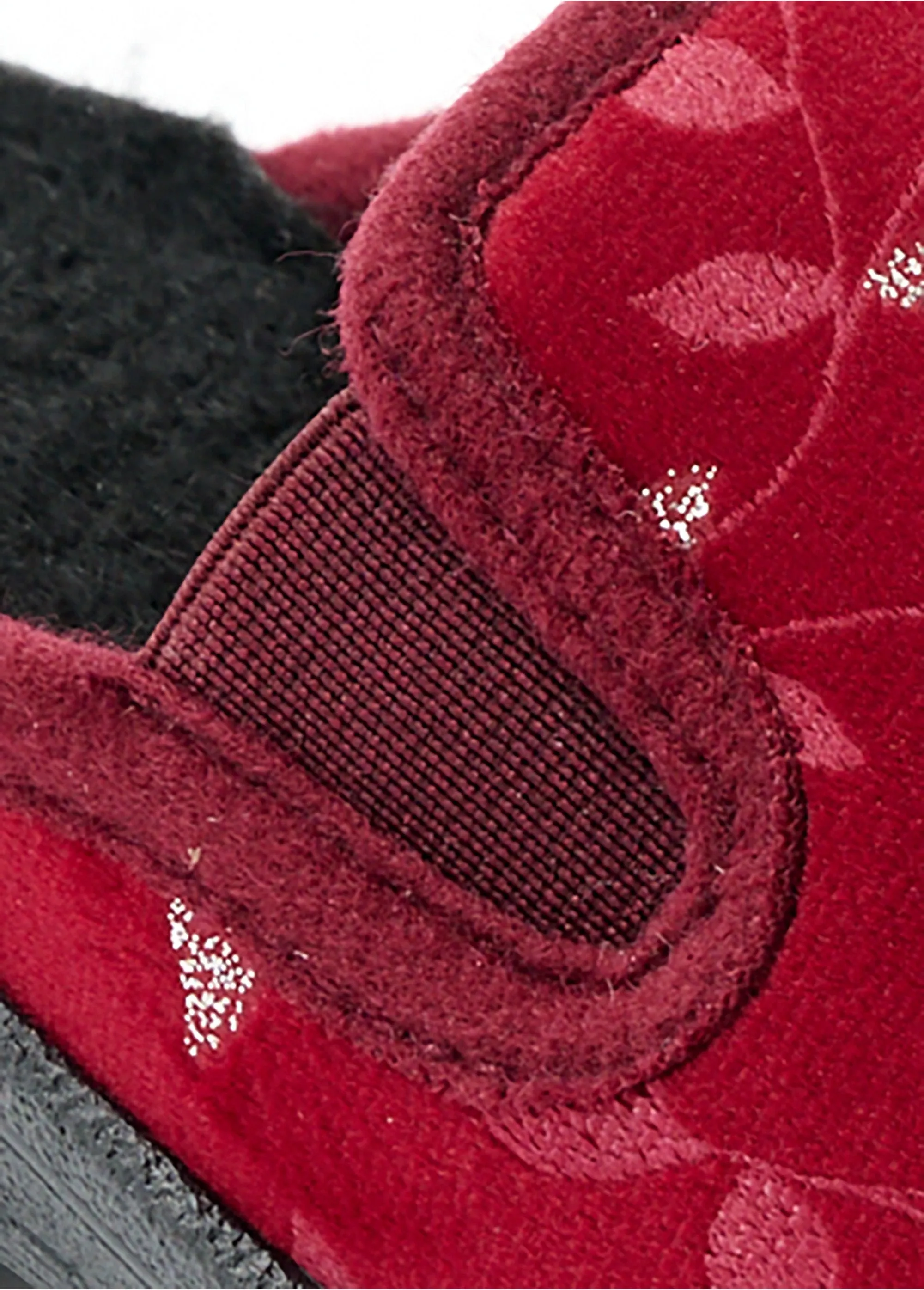Wedge mule slipper with compensated comfort
