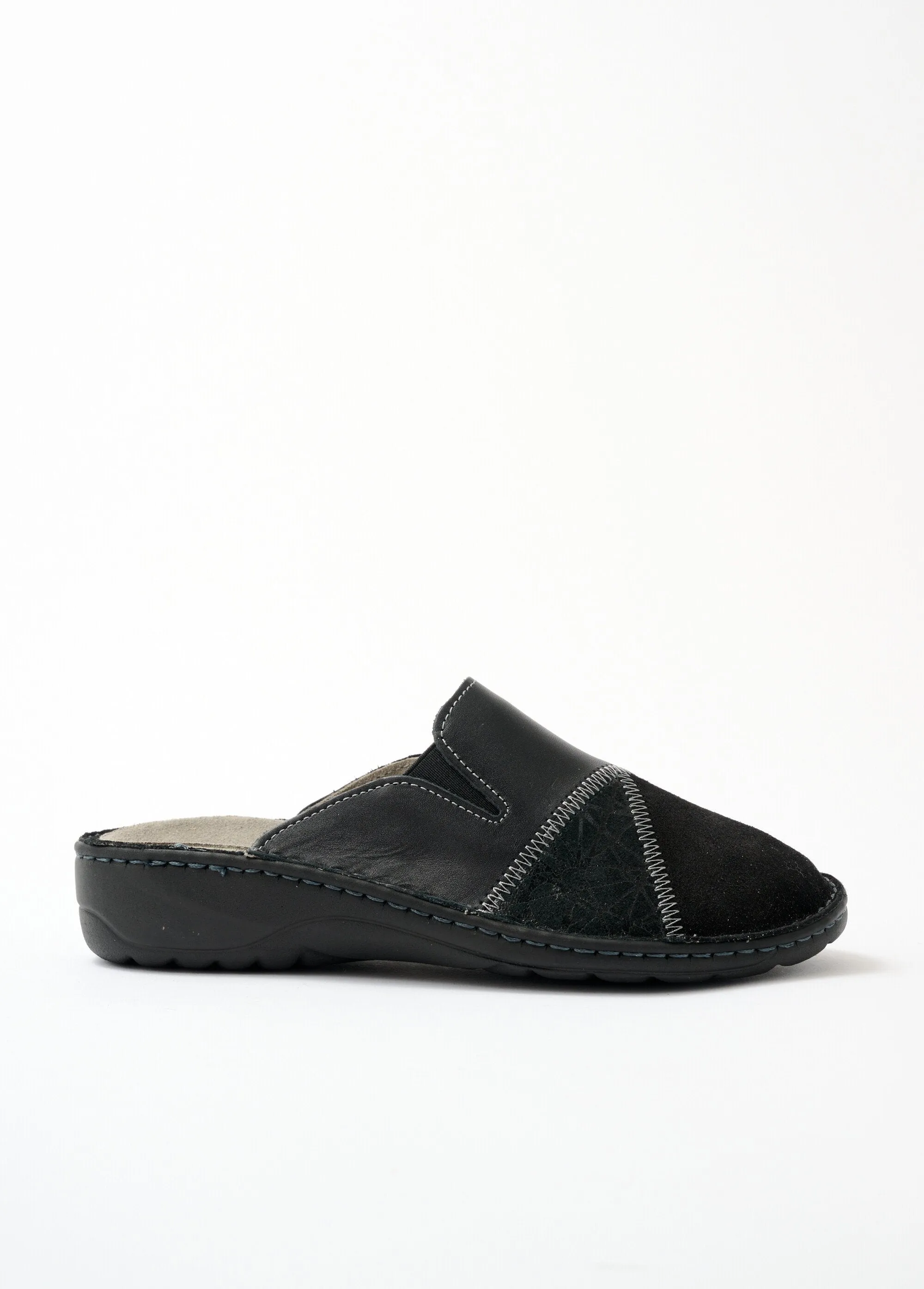 Wide mule with elastic comfort